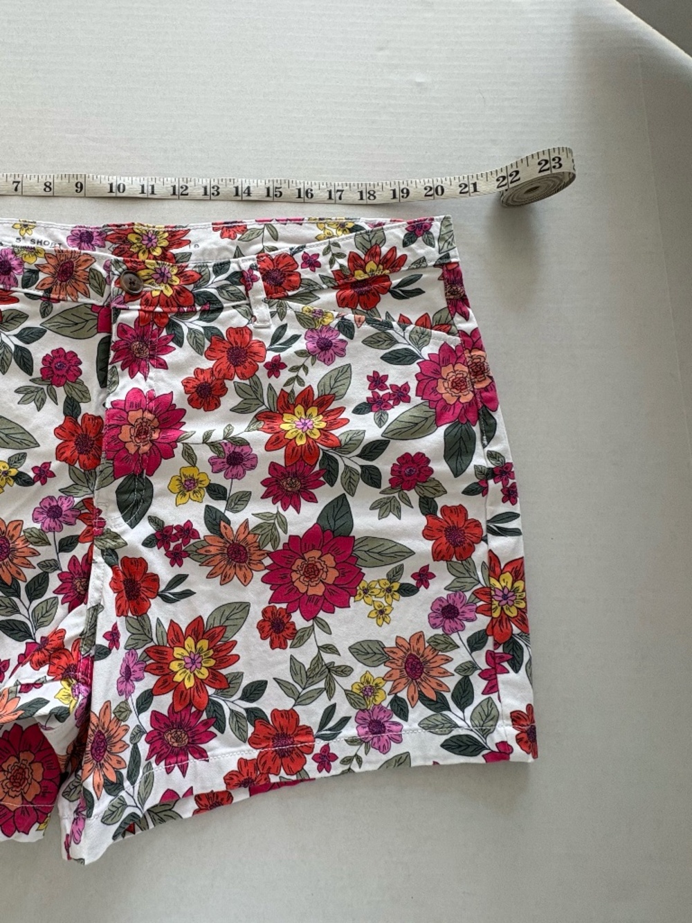 St.John"s Bay Floral Pattern 5" Short With Pockets - Plus Size 18. - Picture 5 of 7